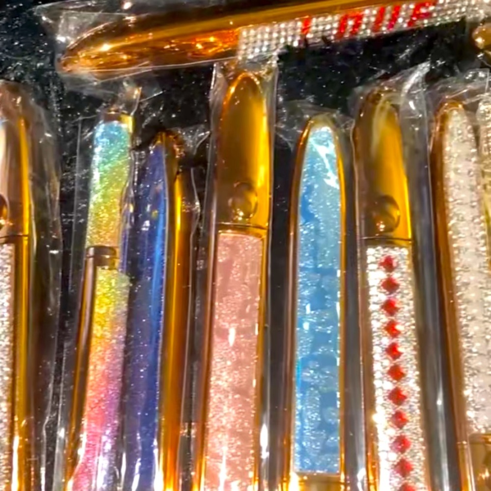 Magnetic eyelash glue